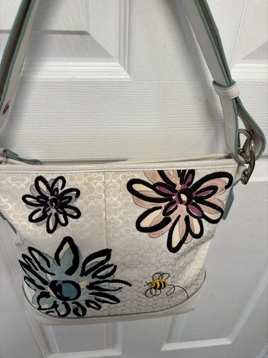 Coach A0769-F10871 Floral Bee Signature Mini C White Duffle Crossbody GUC - Picture 5 of 16